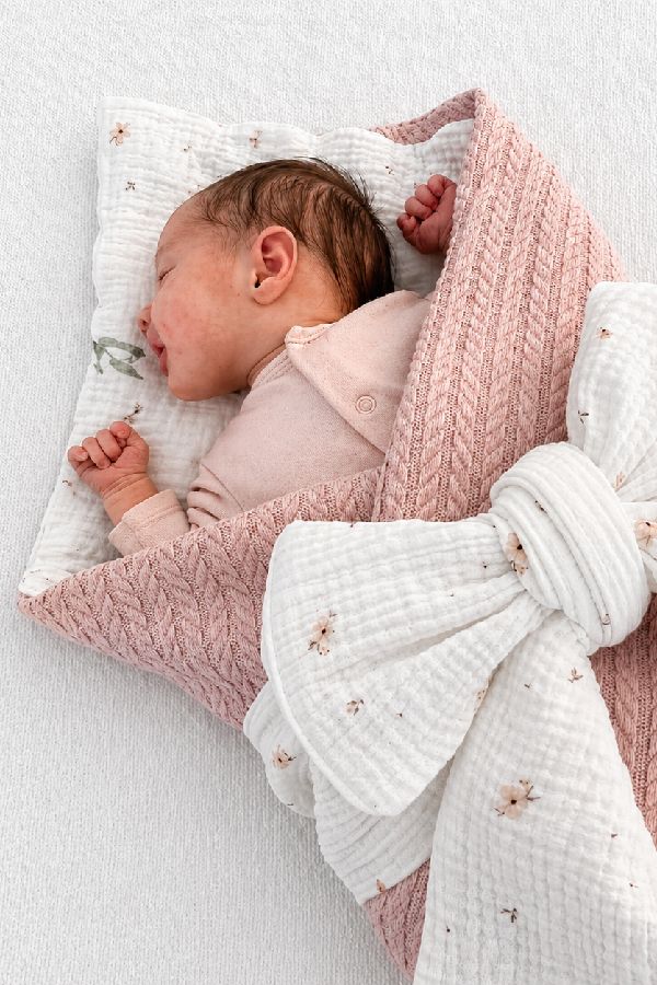 Muslin i pletenina jastu za nošenje bebe