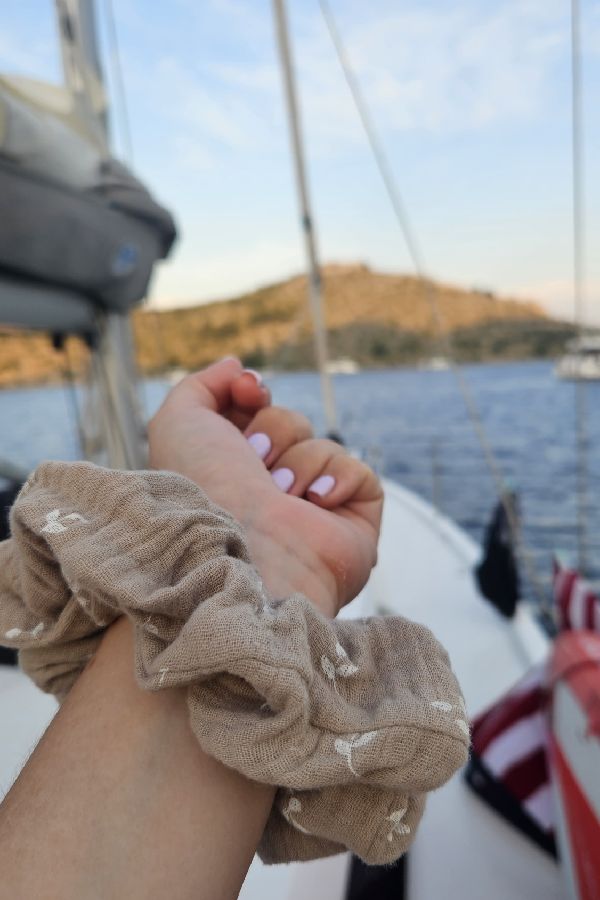Muslin vezica za kosu na jedrenju