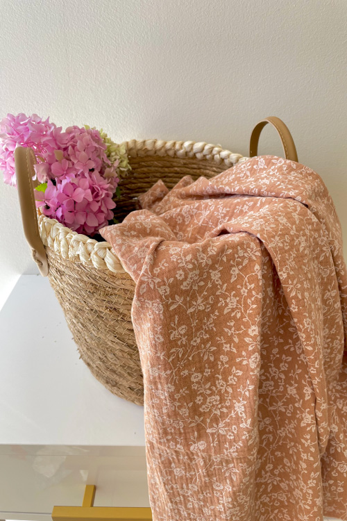 3u1 muslin prekrivač za krevetić s uzorkom cvjetova tamni bež