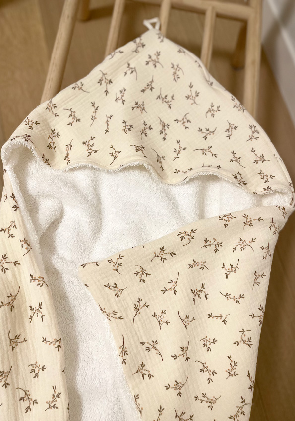 rucnik-za-bebe-smede-grancice